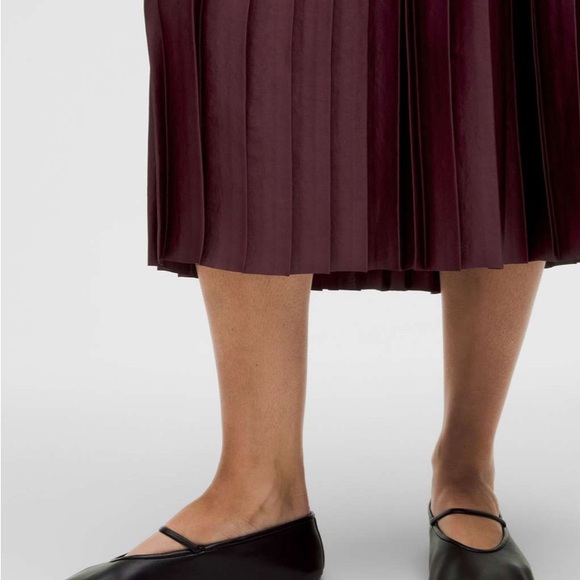 Lululemon Satin Pleated Midi Skirt in Garnet - Picture 5 of 8